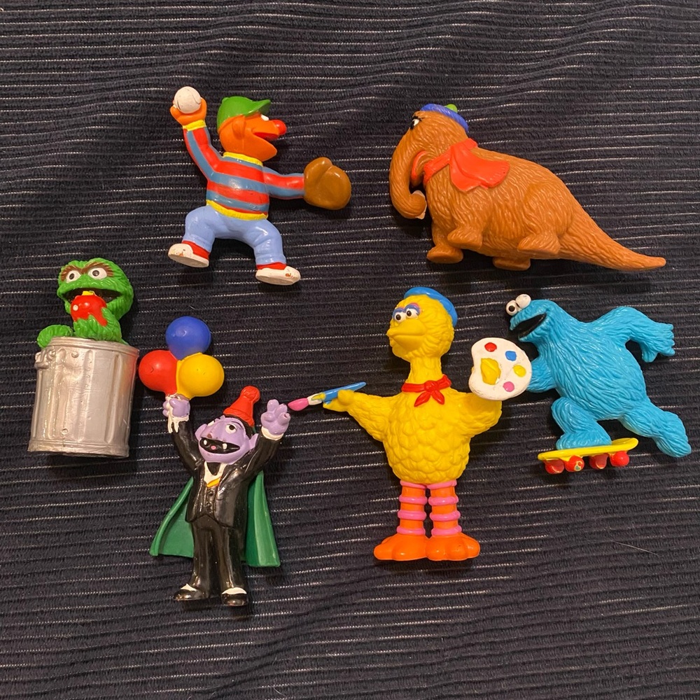 Lot of vintage Sesame Street figurines 80’s, like new.